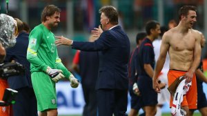 world-cup-football-tim-krul-louis-van-gaal-holland-costa-rica_3168751