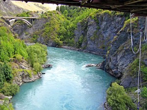 tci_nz05_kawarau_bridge_under