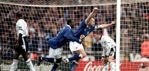 article-2535324-003B735A00000258-367_964x463